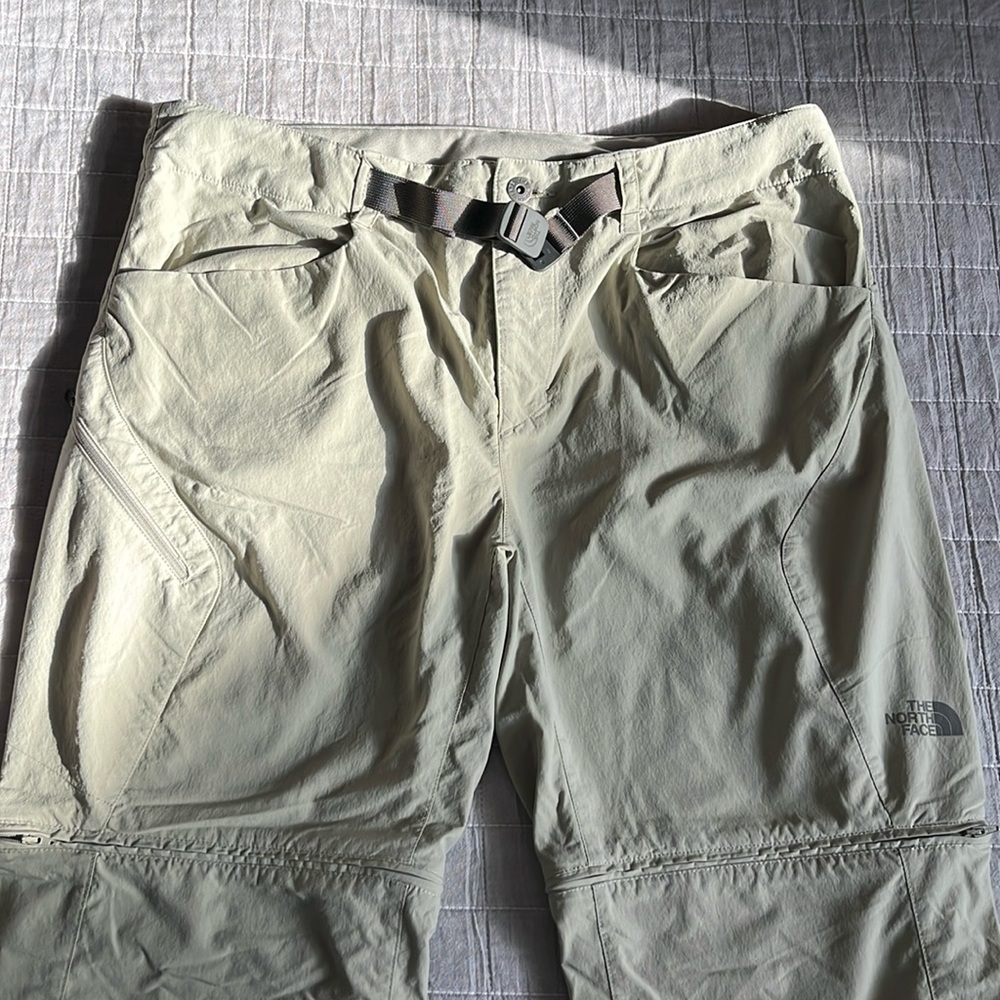 Men’s North Face zip off convertible pant/short, 39” waist, hiking, lt gray/tan